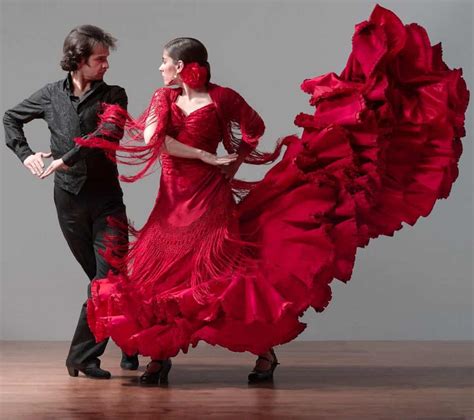 El flamenco en espana - El flamenco es el resultado de siglos de fusión de tradiciones de diferentes culturas que han generado un espectáculo único. Lo más importante en el flamenco es la pasión. No se trata de la técnica, sino de la emoción: si no lo sientes, no puedes hacerlo. No es solo una expresión física, debe salir del corazón. Sara Baras, bailaora.